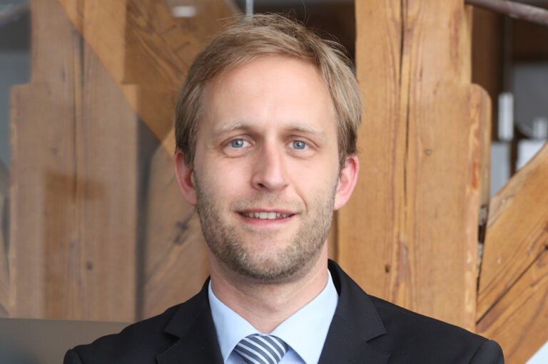 Prof. Eskofier für sein Engagement in der Start-up-Community ausgezeichnet