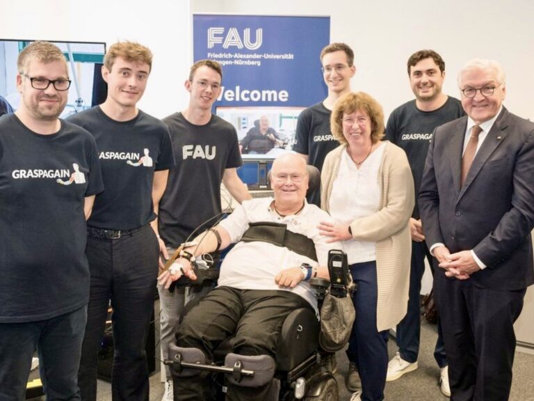 Bundespräsident Steinmeier beeindruckt vom Projekt “GraspAgain”